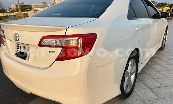 Sayi Na hannu Toyota Camry White Mota in Cotonou a Benin Sayi Na hannu Toyota Camry White Mota in Cotonou a Benin