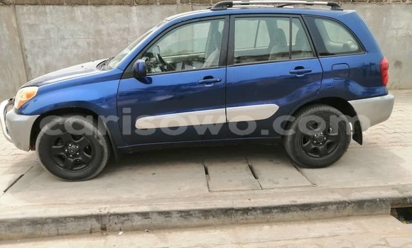 Sayi Na hannu Toyota RAV4 Blue Mota in Cotonou a Benin Sayi Na hannu Toyota RAV4 Blue Mota in Cotonou a Benin
