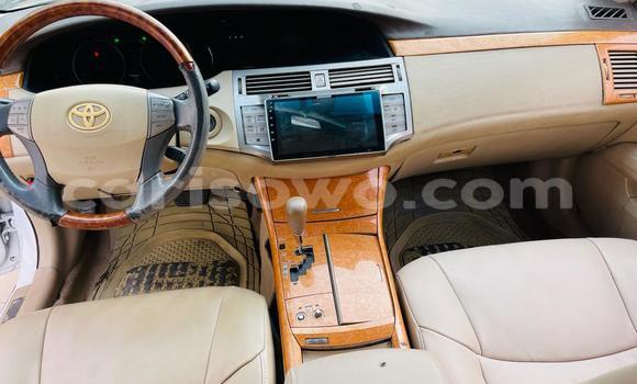 Ra Àlòkù Toyota Avalon funfun Ọkọ̀ in Cotonou ni Benin Ra Àlòkù Toyota Avalon funfun Ọkọ̀ in Cotonou ni Benin