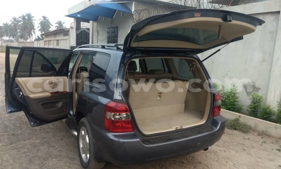 Buy Used Toyota Highlander Blue Car in Cotonou in Benign Buy Used Toyota Highlander Blue Car in Cotonou in Benign