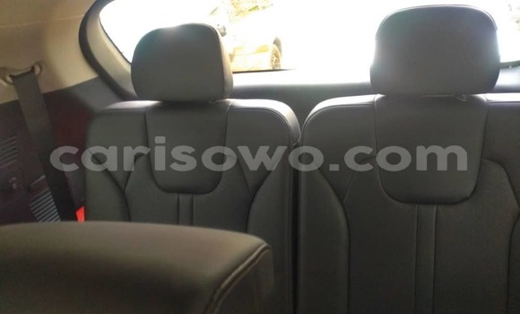 Ra Àlòkù Kia Sorento funfun Ọkọ̀ in Cotonou ni Benin Ra Àlòkù Kia Sorento funfun Ọkọ̀ in Cotonou ni Benin