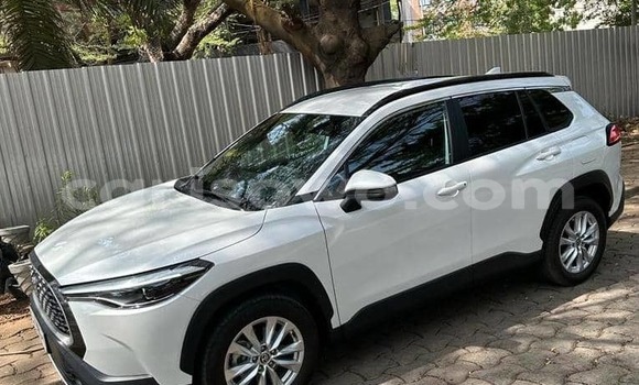 Acheter Neuf Voiture Toyota Corolla Cross Blanc à Cotonou, Benin Acheter Neuf Voiture Toyota Corolla Cross Blanc à Cotonou, Benin