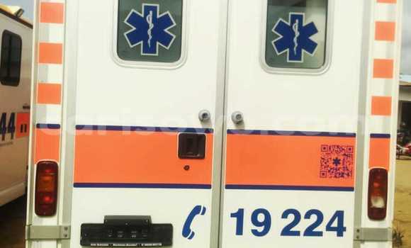 Acheter Occasion Utilitaire Mercedes‒Benz Sprinter Blanc à Cotonou, Benin Acheter Occasion Utilitaire Mercedes‒Benz Sprinter Blanc à Cotonou, Benin