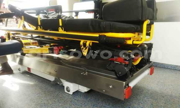 Acheter Occasion Utilitaire Mercedes‒Benz Sprinter Blanc à Cotonou, Benin Acheter Occasion Utilitaire Mercedes‒Benz Sprinter Blanc à Cotonou, Benin