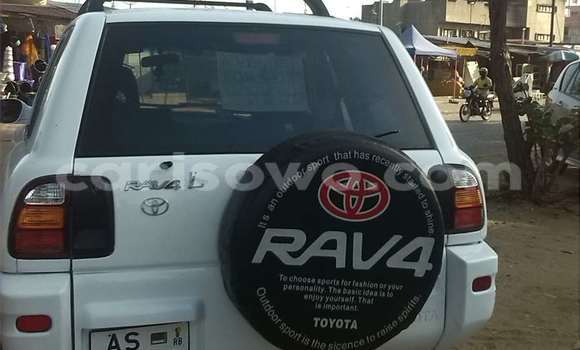 Ra Àlòkù Toyota RAV4 funfun Ọkọ̀ in Cotonou ni Benin Ra Àlòkù Toyota RAV4 funfun Ọkọ̀ in Cotonou ni Benin