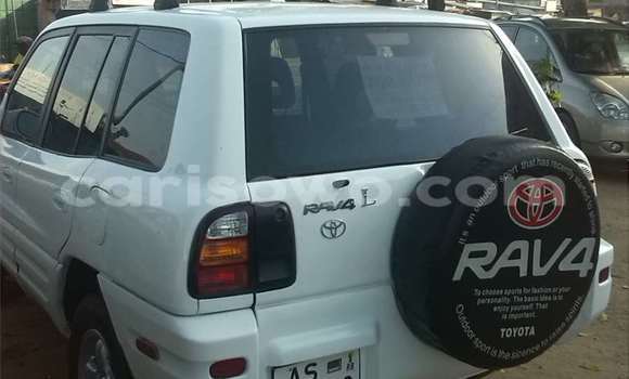 Ra Àlòkù Toyota RAV4 funfun Ọkọ̀ in Cotonou ni Benin Ra Àlòkù Toyota RAV4 funfun Ọkọ̀ in Cotonou ni Benin