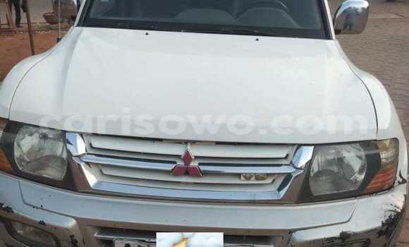 Ra Àlòkù Mitsubishi Montero funfun Ọkọ̀ in Cotonou ni Benin