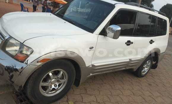 Ra Àlòkù Mitsubishi Montero funfun Ọkọ̀ in Cotonou ni Benin Ra Àlòkù Mitsubishi Montero funfun Ọkọ̀ in Cotonou ni Benin