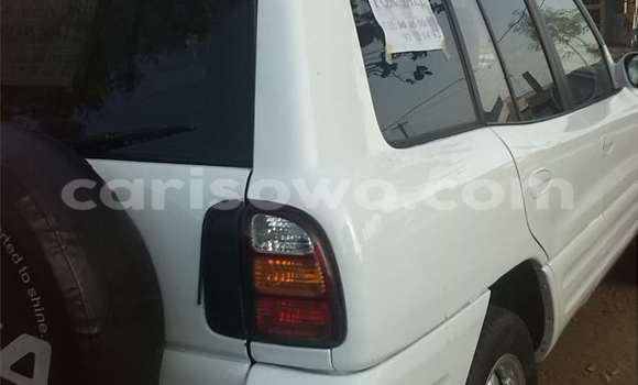 Ra Àlòkù Toyota RAV4 funfun Ọkọ̀ in Cotonou ni Benin Ra Àlòkù Toyota RAV4 funfun Ọkọ̀ in Cotonou ni Benin