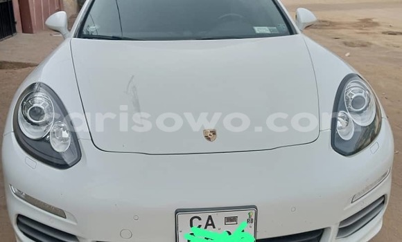 Sayi Na hannu Porsche Panamera White Mota in Cotonou a Benin Sayi Na hannu Porsche Panamera White Mota in Cotonou a Benin