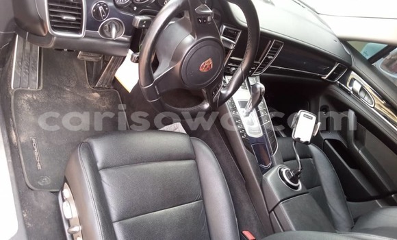 Sayi Na hannu Porsche Panamera White Mota in Cotonou a Benin Sayi Na hannu Porsche Panamera White Mota in Cotonou a Benin