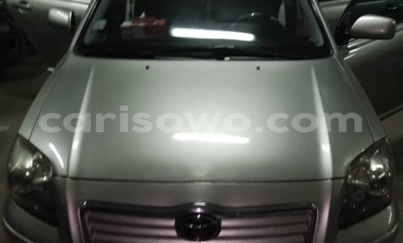 Sayi Na hannu Toyota Avensis Azurfa Mota in Cotonou a Benin