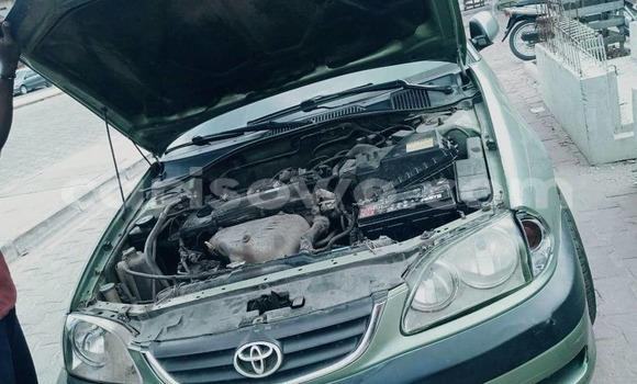 Sayi Na hannu Toyota Avensis Azurfa Mota in Abomey Calavi a Benin Sayi Na hannu Toyota Avensis Azurfa Mota in Abomey Calavi a Benin