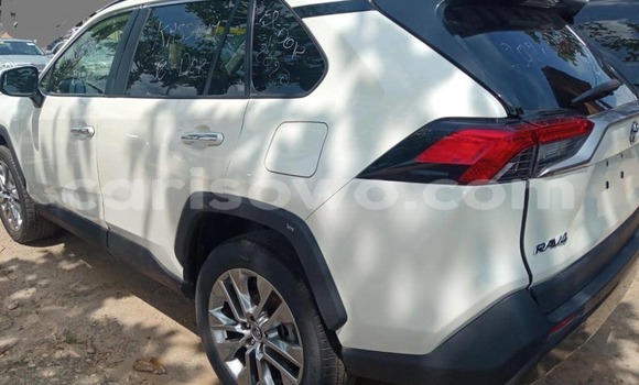 Sayi Sabo Toyota RAV4 White Mota in Cotonou a Benin Sayi Sabo Toyota RAV4 White Mota in Cotonou a Benin