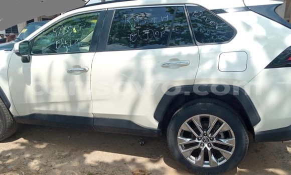 Sayi Sabo Toyota RAV4 White Mota in Cotonou a Benin Sayi Sabo Toyota RAV4 White Mota in Cotonou a Benin