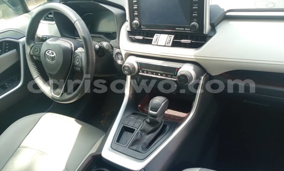 Sayi Sabo Toyota RAV4 White Mota in Cotonou a Benin Sayi Sabo Toyota RAV4 White Mota in Cotonou a Benin
