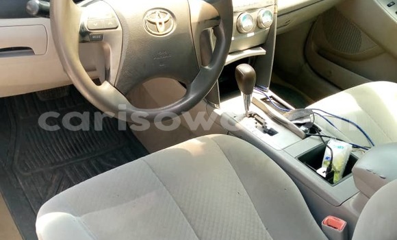 Ra Àlòkù Toyota Camry funfun Ọkọ̀ in Abomey Calavi ni Benin Ra Àlòkù Toyota Camry funfun Ọkọ̀ in Abomey Calavi ni Benin