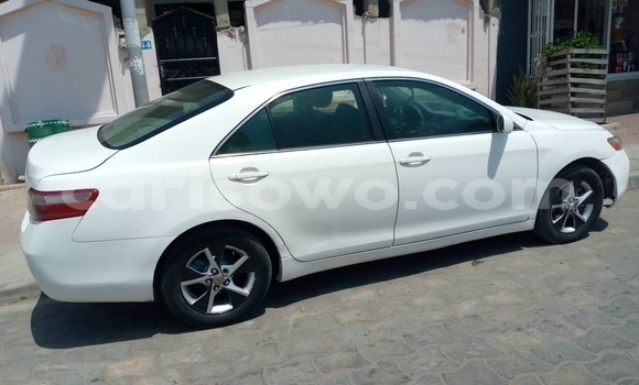 Ra Àlòkù Toyota Camry funfun Ọkọ̀ in Abomey Calavi ni Benin Ra Àlòkù Toyota Camry funfun Ọkọ̀ in Abomey Calavi ni Benin