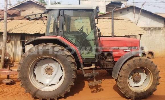 Ra Àlòkù Komatsu D31S Red Ọkọ̀ akẹ́rù ńlá in Porto Novo ni Benin Ra Àlòkù Komatsu D31S Red Ọkọ̀ akẹ́rù ńlá in Porto Novo ni Benin