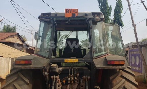 Ra Àlòkù Komatsu D31S Red Ọkọ̀ akẹ́rù ńlá in Porto Novo ni Benin Ra Àlòkù Komatsu D31S Red Ọkọ̀ akẹ́rù ńlá in Porto Novo ni Benin