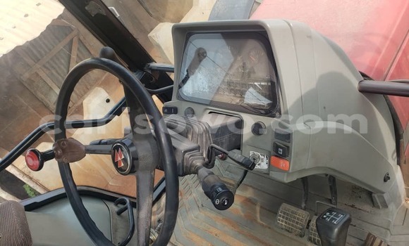 Ra Àlòkù Komatsu D31S Red Ọkọ̀ akẹ́rù ńlá in Porto Novo ni Benin Ra Àlòkù Komatsu D31S Red Ọkọ̀ akẹ́rù ńlá in Porto Novo ni Benin