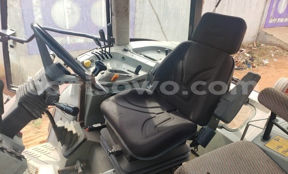 Ra Àlòkù Komatsu D31S Red Ọkọ̀ akẹ́rù ńlá in Porto Novo ni Benin Ra Àlòkù Komatsu D31S Red Ọkọ̀ akẹ́rù ńlá in Porto Novo ni Benin