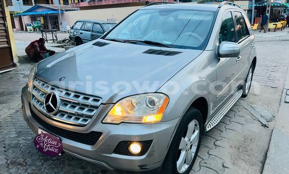 Acheter Occasion Voiture Mercedes-Benz ML–Class Gris à Cotonou, Benin Acheter Occasion Voiture Mercedes-Benz ML–Class Gris à Cotonou, Benin