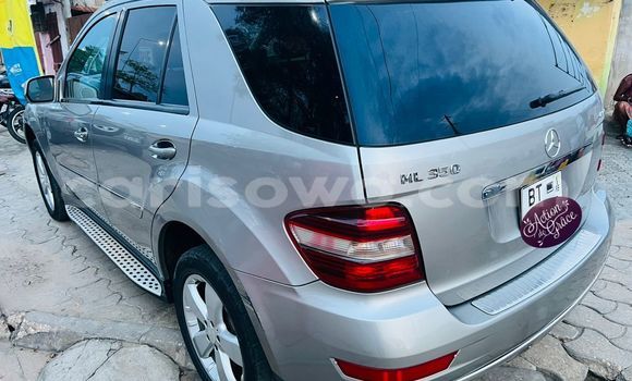 Ra Àlòkù Mercedes-Benz ML–Class Silver Ọkọ̀ in Cotonou ni Benin Ra Àlòkù Mercedes-Benz ML–Class Silver Ọkọ̀ in Cotonou ni Benin