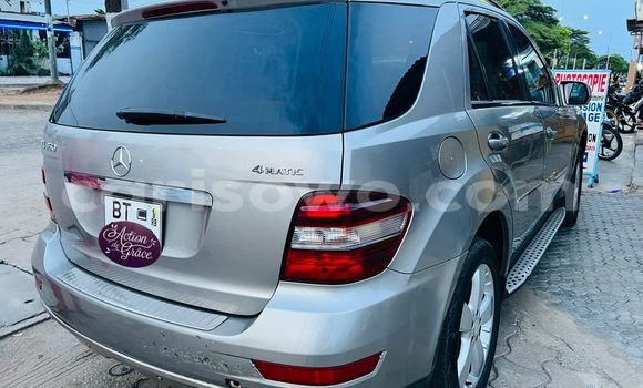 Ra Àlòkù Mercedes-Benz ML–Class Silver Ọkọ̀ in Cotonou ni Benin Ra Àlòkù Mercedes-Benz ML–Class Silver Ọkọ̀ in Cotonou ni Benin