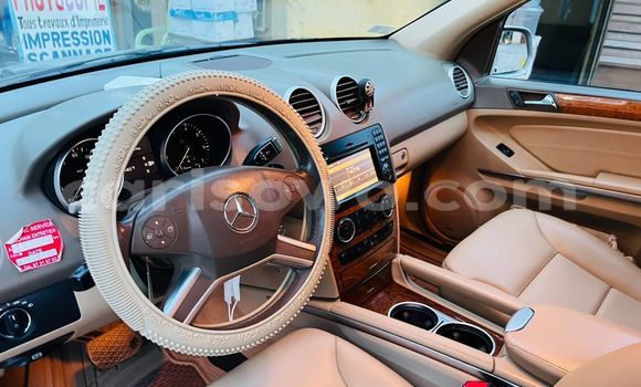 Ra Àlòkù Mercedes-Benz ML–Class Silver Ọkọ̀ in Cotonou ni Benin Ra Àlòkù Mercedes-Benz ML–Class Silver Ọkọ̀ in Cotonou ni Benin