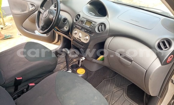 Ra Àlòkù Toyota Yaris Silver Ọkọ̀ in Cotonou ni Benin Ra Àlòkù Toyota Yaris Silver Ọkọ̀ in Cotonou ni Benin