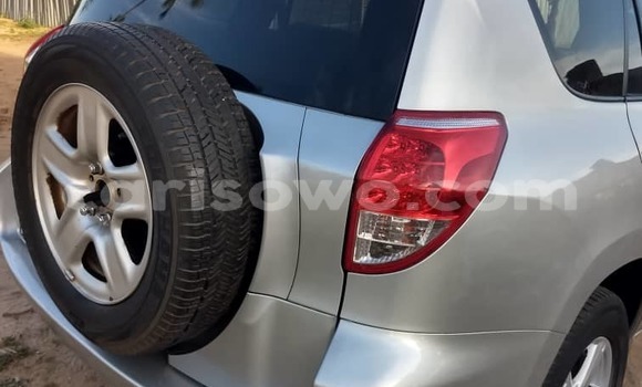 Ra Àlòkù Toyota RAV4 Silver Ọkọ̀ in Cotonou ni Benin Ra Àlòkù Toyota RAV4 Silver Ọkọ̀ in Cotonou ni Benin