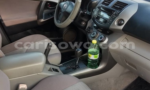 Ra Àlòkù Toyota RAV4 Silver Ọkọ̀ in Cotonou ni Benin Ra Àlòkù Toyota RAV4 Silver Ọkọ̀ in Cotonou ni Benin