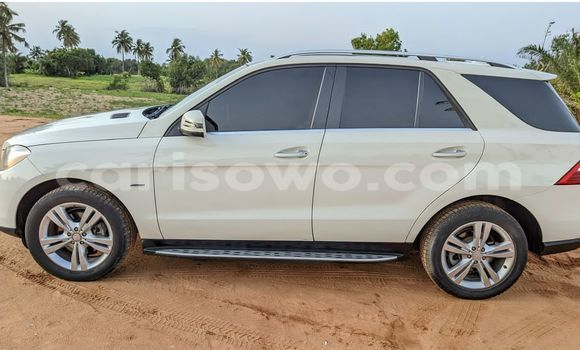 Acheter Occasion Voiture Mercedes-Benz ML–Class Blanc à Cotonou, Benin Acheter Occasion Voiture Mercedes-Benz ML–Class Blanc à Cotonou, Benin