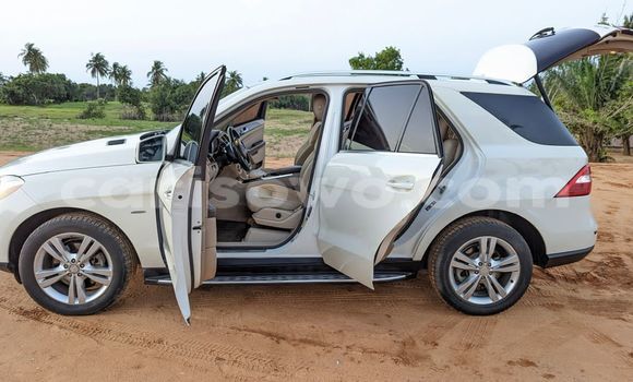 Acheter Occasion Voiture Mercedes-Benz ML–Class Blanc à Cotonou, Benin Acheter Occasion Voiture Mercedes-Benz ML–Class Blanc à Cotonou, Benin