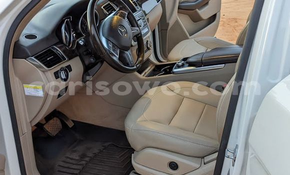 Acheter Occasion Voiture Mercedes-Benz ML–Class Blanc à Cotonou, Benin Acheter Occasion Voiture Mercedes-Benz ML–Class Blanc à Cotonou, Benin