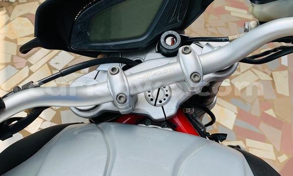 Ra Àlòkù Mv Agusta 600 funfun Mọto in Cotonou ni Benin Ra Àlòkù Mv Agusta 600 funfun Mọto in Cotonou ni Benin