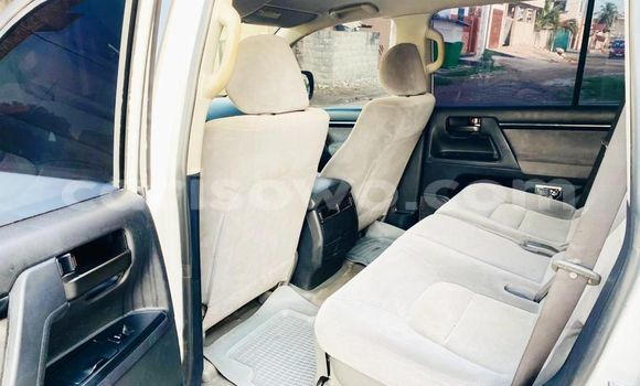 Acheter Occasion Voiture Toyota Land Cruiser Prado Blanc à Abomey Calavi, Benin Acheter Occasion Voiture Toyota Land Cruiser Prado Blanc à Abomey Calavi, Benin