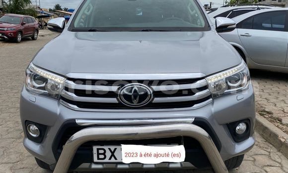 Sayi Na hannu Toyota Hilux Azurfa Mota in Cotonou a Benin