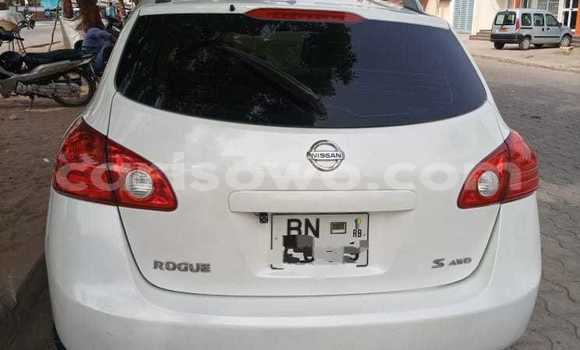 Ra Àlòkù Nissan Rogue funfun Ọkọ̀ in Cotonou ni Benin
