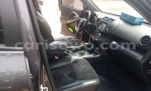 Ra Àlòkù Toyota RAV4 Black Ọkọ̀ in Cotonou ni Benin Ra Àlòkù Toyota RAV4 Black Ọkọ̀ in Cotonou ni Benin