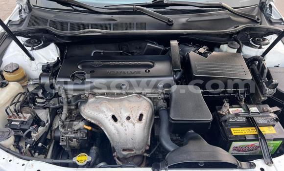 Ra Tuntun Toyota Camry funfun Ọkọ̀ in Cotonou ni Benin Ra Tuntun Toyota Camry funfun Ọkọ̀ in Cotonou ni Benin