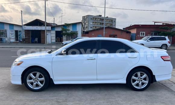 Ra Tuntun Toyota Camry funfun Ọkọ̀ in Cotonou ni Benin Ra Tuntun Toyota Camry funfun Ọkọ̀ in Cotonou ni Benin