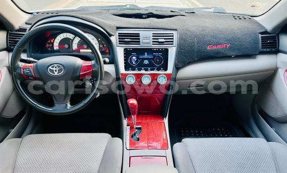 Ra Tuntun Toyota Camry funfun Ọkọ̀ in Cotonou ni Benin Ra Tuntun Toyota Camry funfun Ọkọ̀ in Cotonou ni Benin