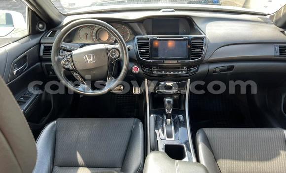 Ra Tuntun Honda Accord funfun Ọkọ̀ in Cotonou ni Benin Ra Tuntun Honda Accord funfun Ọkọ̀ in Cotonou ni Benin
