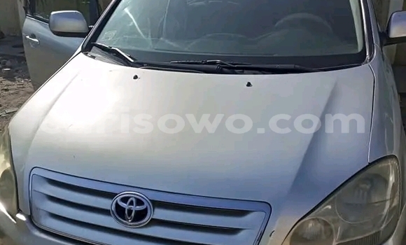 Sayi Na hannu Toyota Avensis Verso Azurfa Mota in Cotonou a Benin