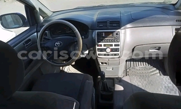 Acheter Occasion Voiture Toyota Avensis Verso Gris à Cotonou, Benin Acheter Occasion Voiture Toyota Avensis Verso Gris à Cotonou, Benin
