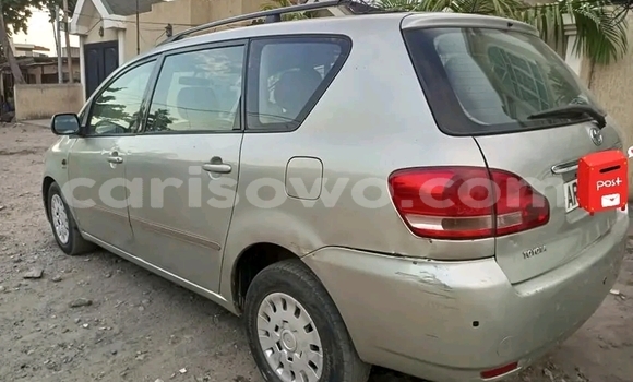 Acheter Occasion Voiture Toyota Avensis Verso Gris à Cotonou, Benin Acheter Occasion Voiture Toyota Avensis Verso Gris à Cotonou, Benin