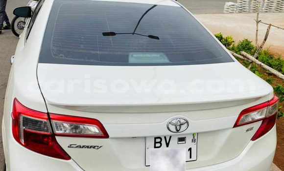 Sayi Na hannu Toyota Camry White Mota in Cotonou a Benin