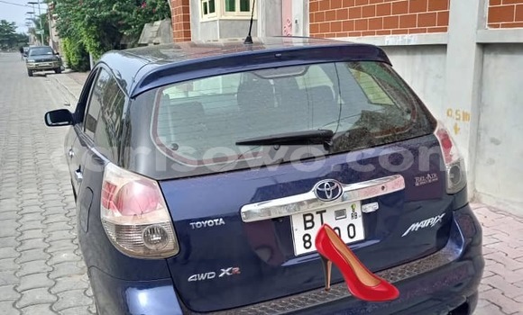 Sayi Na hannu Toyota Matrix Blue Mota in Cotonou a Benin